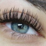 An ultimate guide to curling your lashes the right way